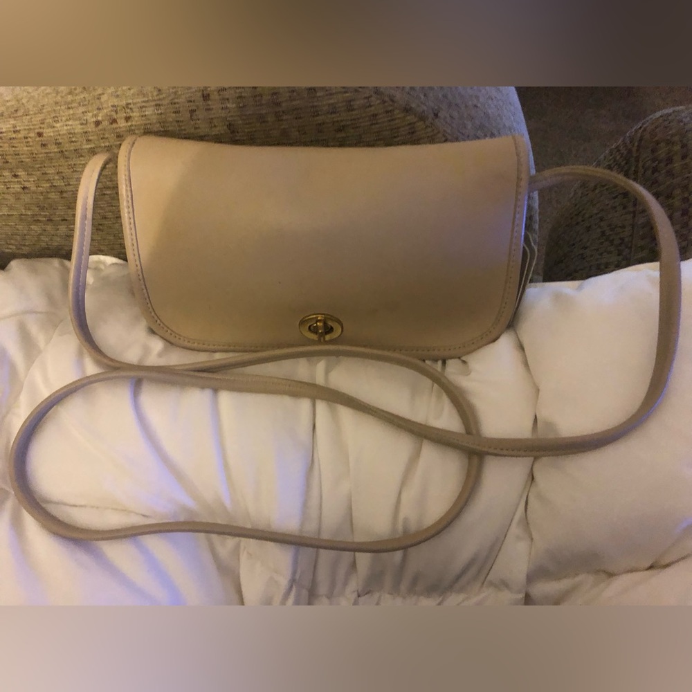 COACH 9375 Dinky Crossbody Bag Bone Beige Leather Turn Lock Vintage Made in USA